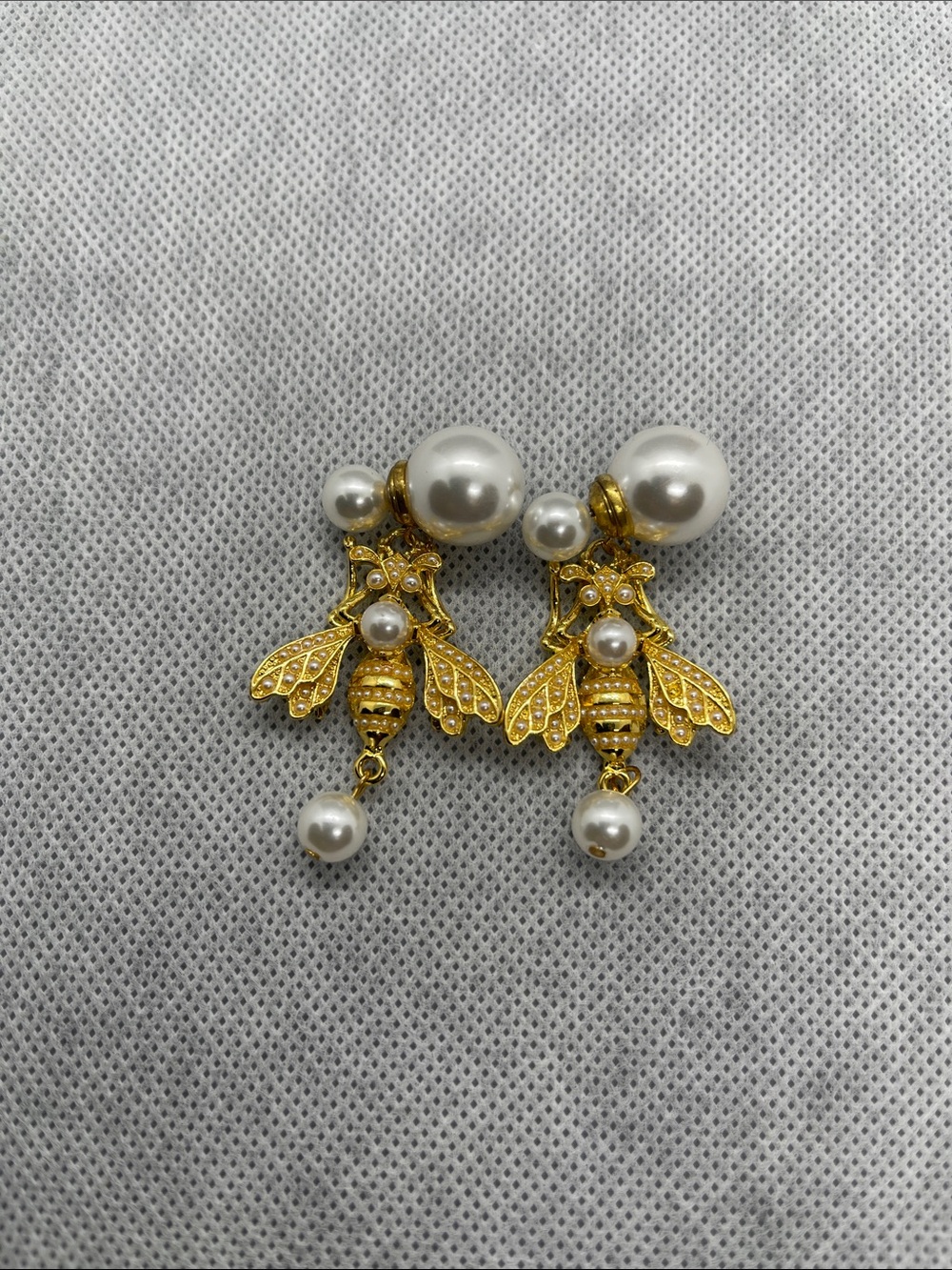 Fashion bee earrings